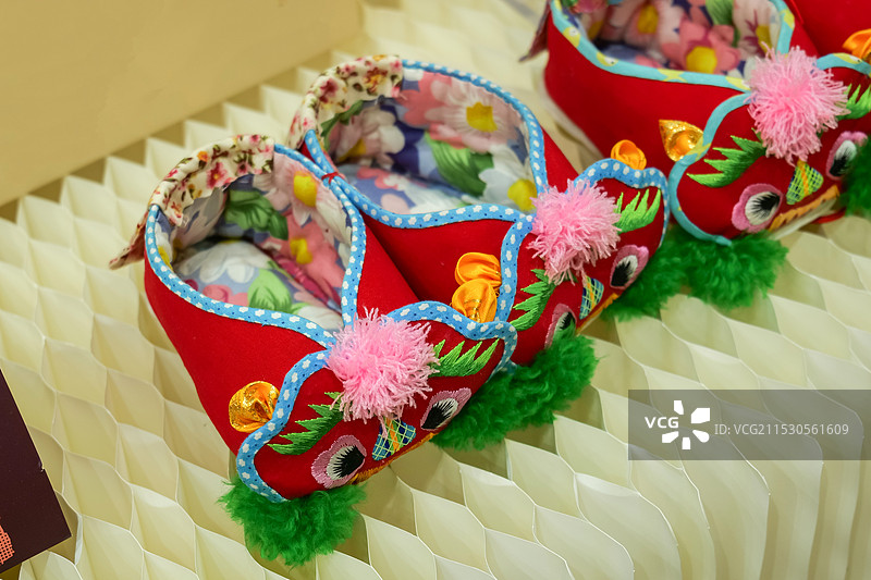 非遗文化-宝丰县刺绣虎头鞋图片素材