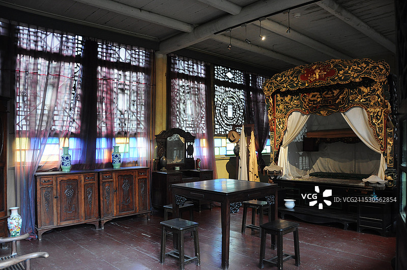 四川省成都市大邑县安仁镇刘氏庄园博物馆刘文彩长子刘元龙卧室图片素材