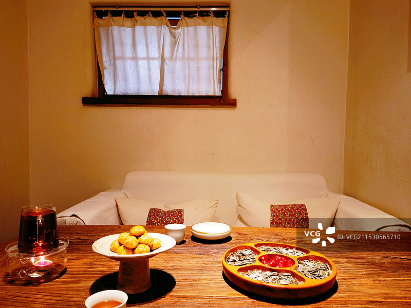 围炉煮茶，茶舍之中，惬意生活，静享时光。图片素材