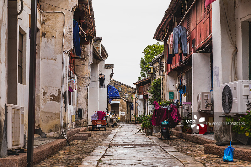 六尺巷是位于安徽省安庆市桐城市文昌街道文城西路的国家AAA级旅游景区。图片素材