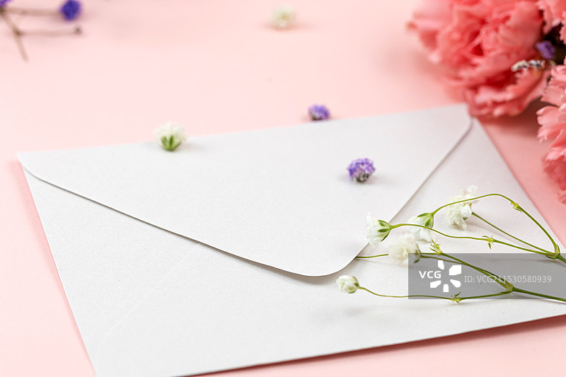 桌子上的信件图片素材