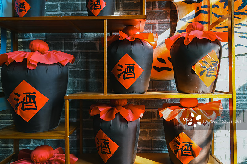 酒坛子 白酒 中国传统酒瓶  窖藏 古风酒坛子图片素材