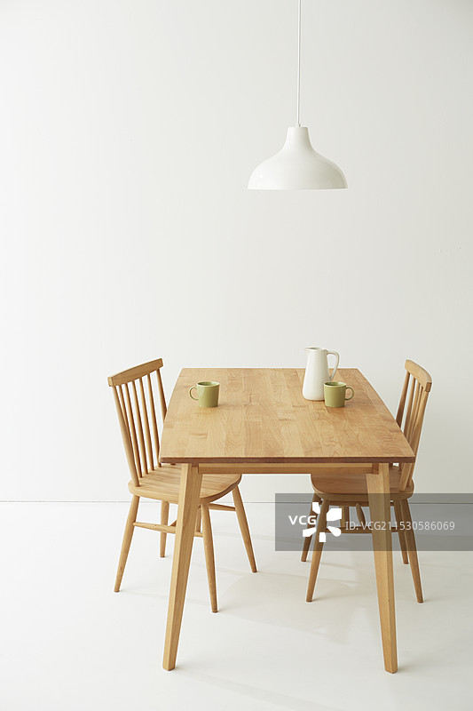 白色节日餐桌套装图片素材