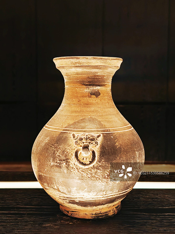 酒店中的陶罐摆件图片素材