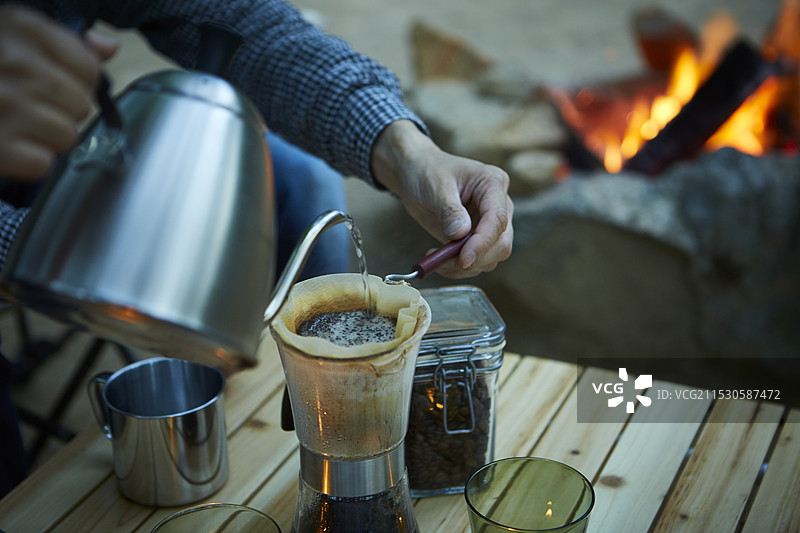 人们在外面滴咖啡图片素材