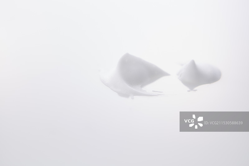 反射盘上的气泡图片素材