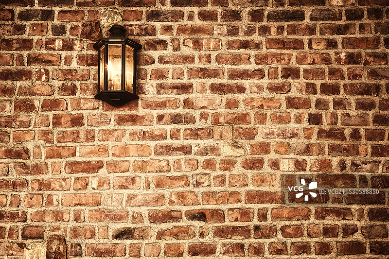 砖墙和西式外部灯具图片素材