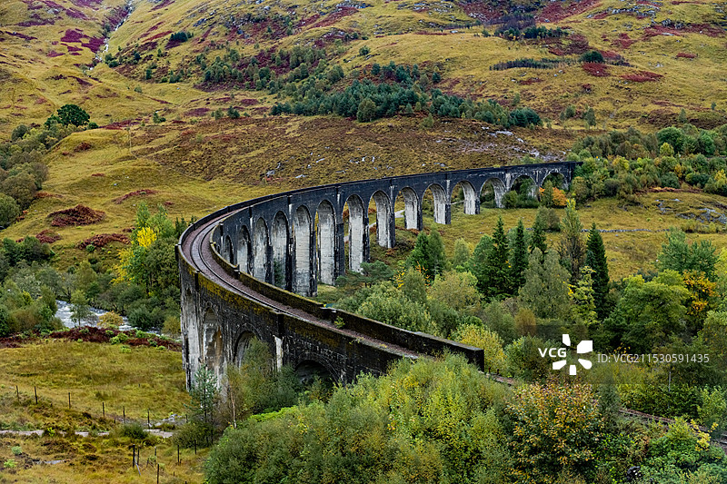 秋天的铁路高架桥图片素材