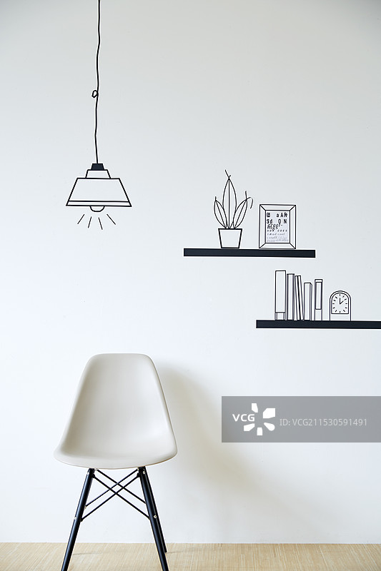 吊灯、架子配件和用胶带制作的椅子图片素材