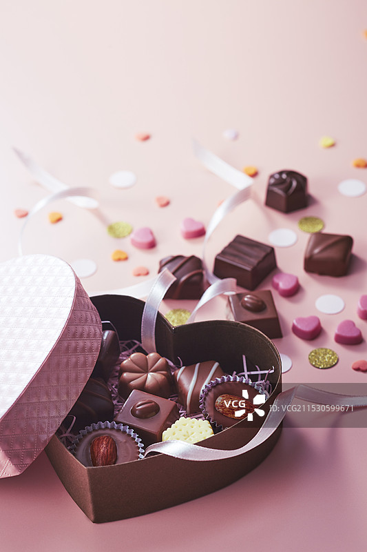 心形巧克力盒图片素材