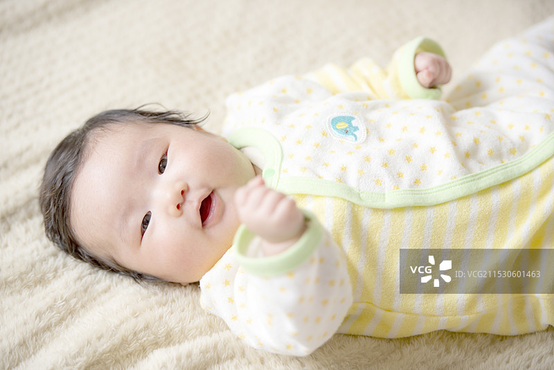 三个月大的宝宝在说话图片素材