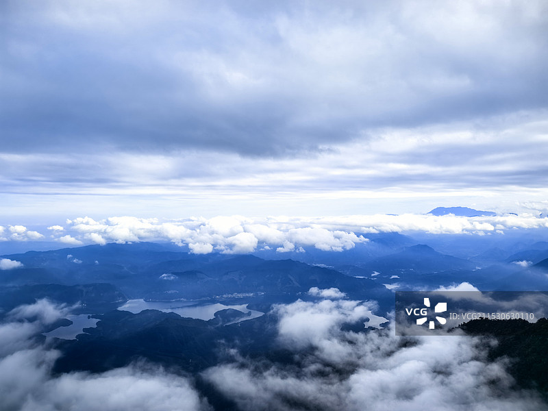 瓦屋山俯瞰雅女湖图片素材
