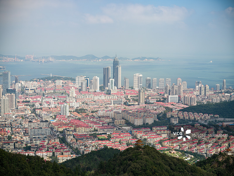 航拍山东烟台塔山城市风光图片素材