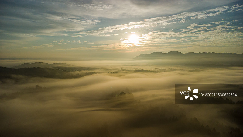 营山县望龙湖镇早上的日出图片素材