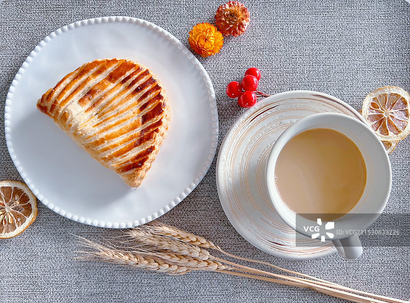 下午茶 奶茶和苹果派图片素材