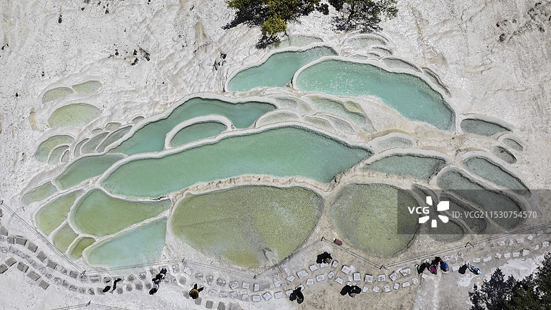 云南香格里拉·白水台图片素材