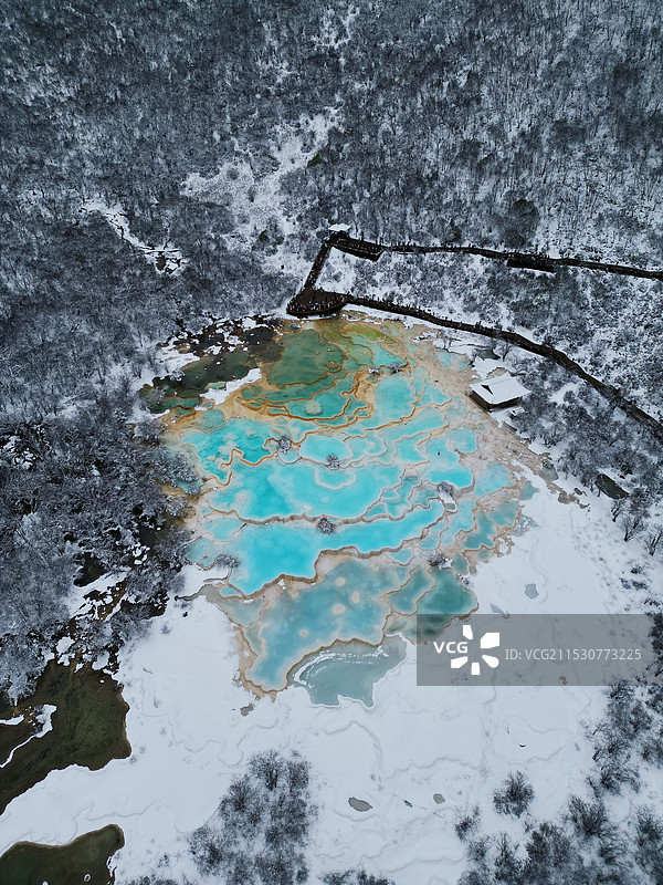 航拍黄龙五彩池图片素材