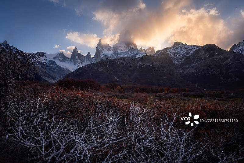 秋色巴塔图片素材