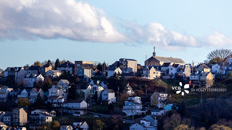 山顶的村庄图片素材