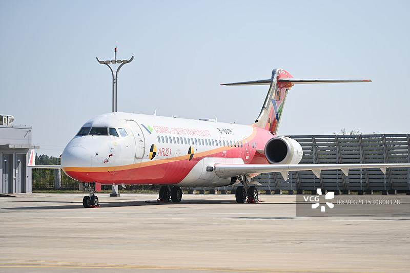 国产客机ARJ21与C919图片素材