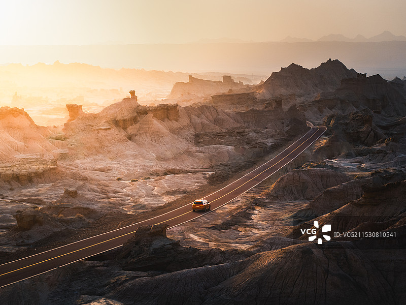 穿越红石林图片素材