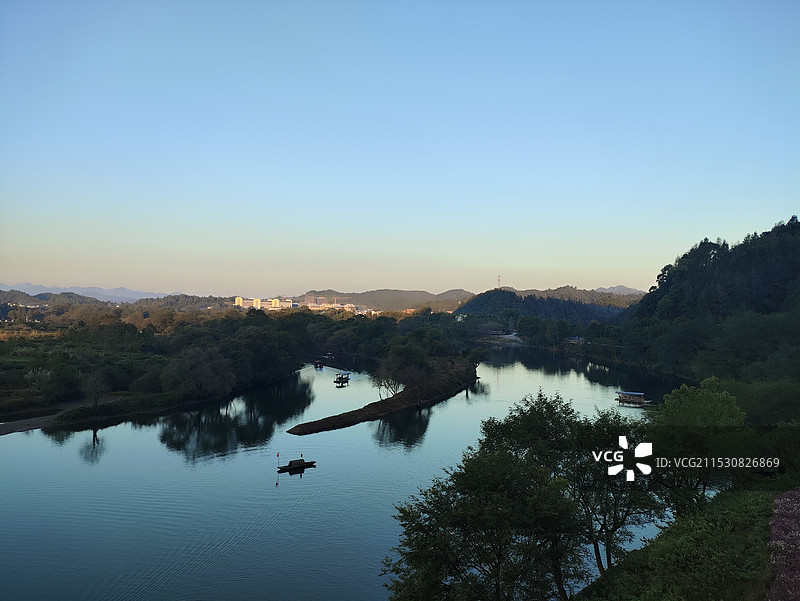 水面泛舟 月亮湾图片素材