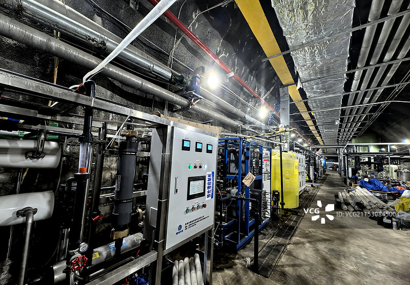 深藏岩层下700米的中微子实验站图片素材