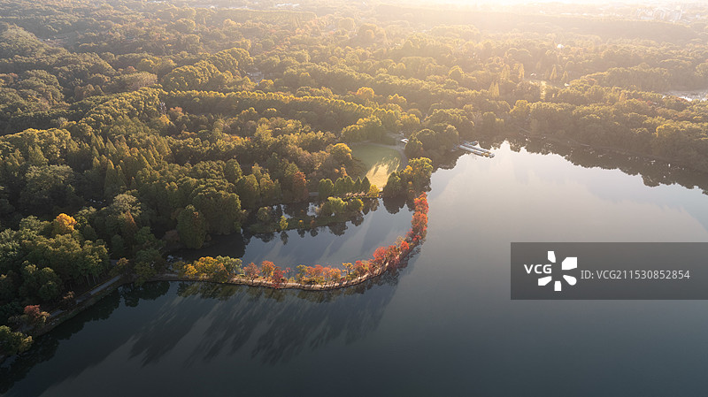 清晨前湖图片素材