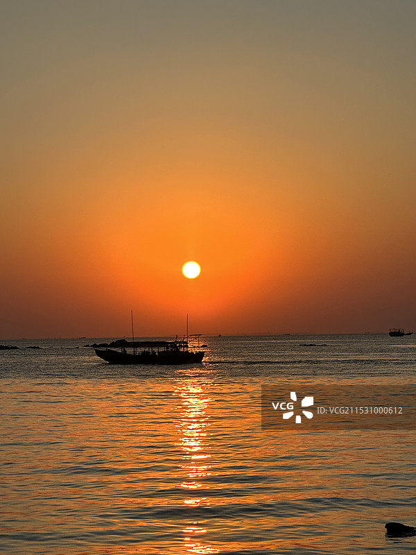 一起去海边追逐一场梦幻般的日落图片素材