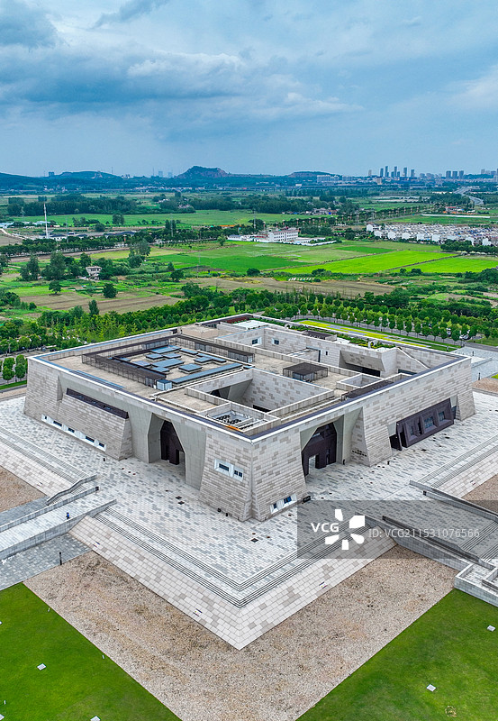 楚文化博物馆主体建筑+安徽省淮南市寿县安徽楚文化博物馆-竖幅图片素材