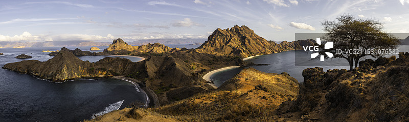 印度尼西亚的科莫多帕尔达岛日出图片素材