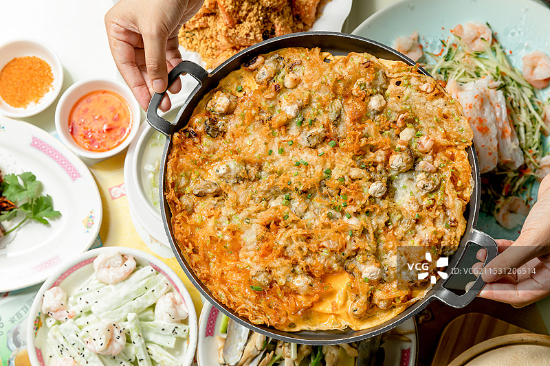 煎蚝烙蚝仔蚝仔烙生蚝潮汕广东顺德图片素材