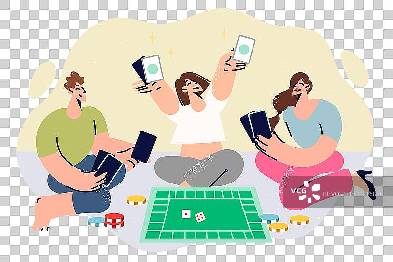 人们坐在地板上玩大富翁桌游图片素材