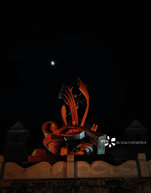 夜间校魂设备特写图片素材