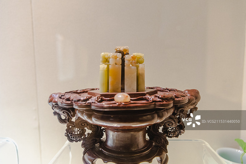 青田石雕，浙江省青田县地方传统美术，国家级非物质文化遗产之一。青田石雕博物馆。图片素材