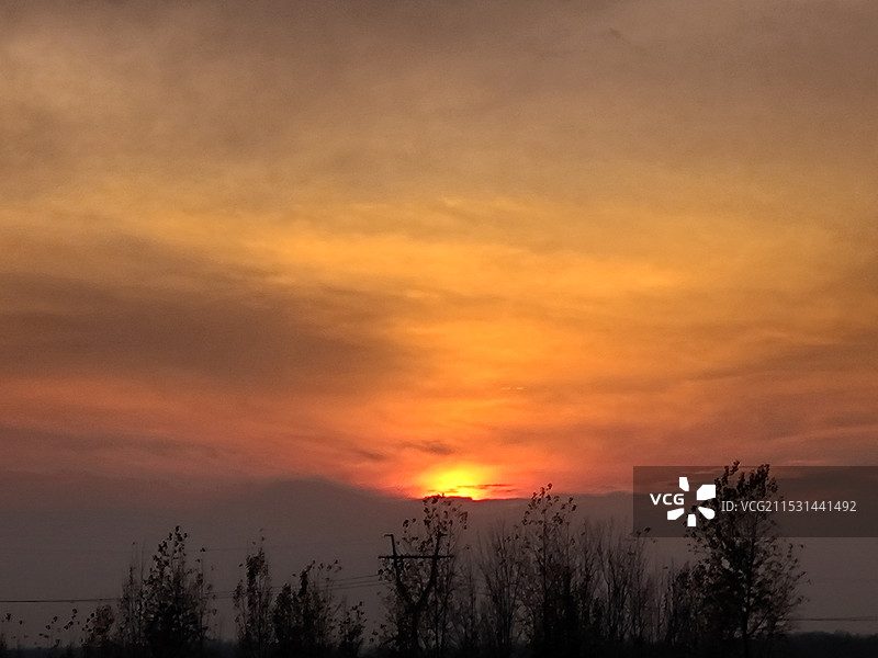 冬天小雪节气，莒县浮来山黄昏落日图片素材