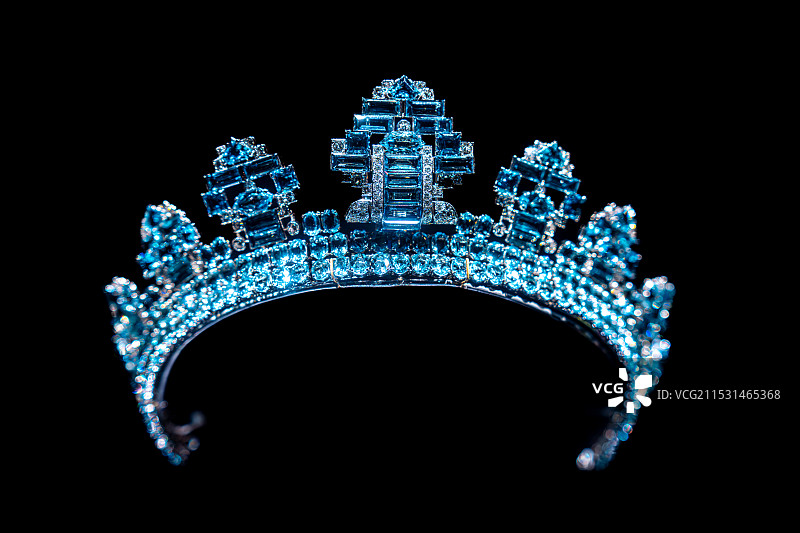 卡地亚海蓝宝石冠冕图片素材