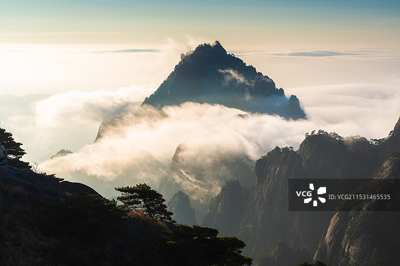 云海之上 黄山天都峰图片素材