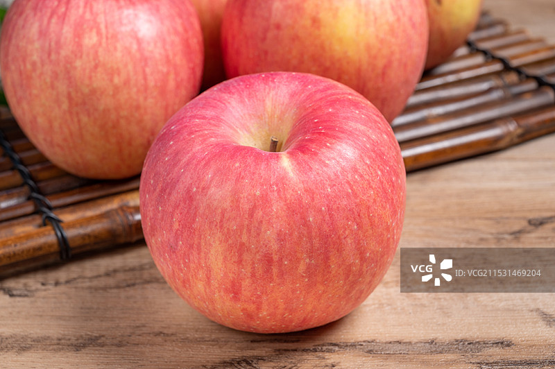 脆甜多汁的苹果图片素材