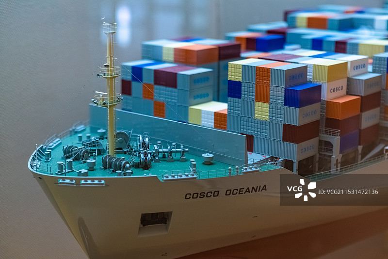 中国航海博物馆，“中远大洋洲”号集装箱运输船模型图片素材