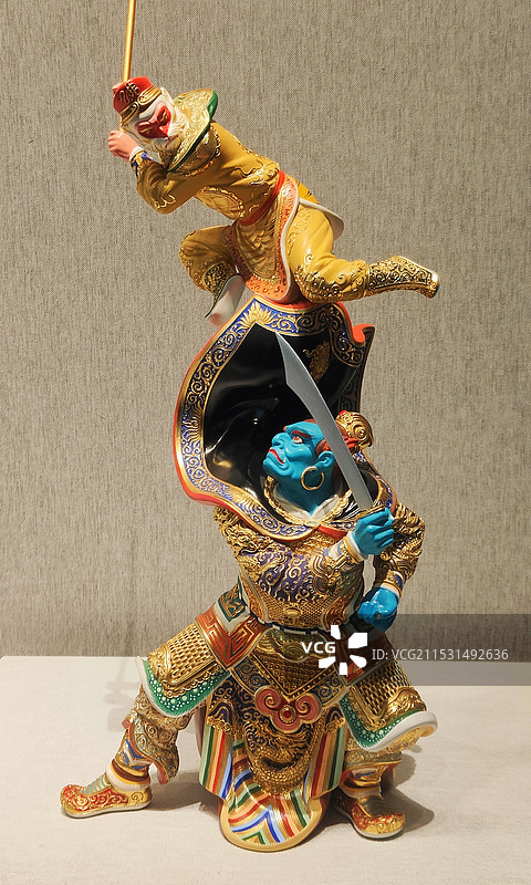 桌上雕像的特写镜头图片素材