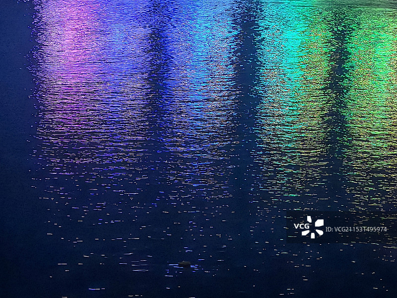 油画般的倒影图片素材