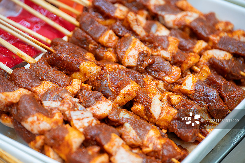 腌制好的新鲜肉串图片素材