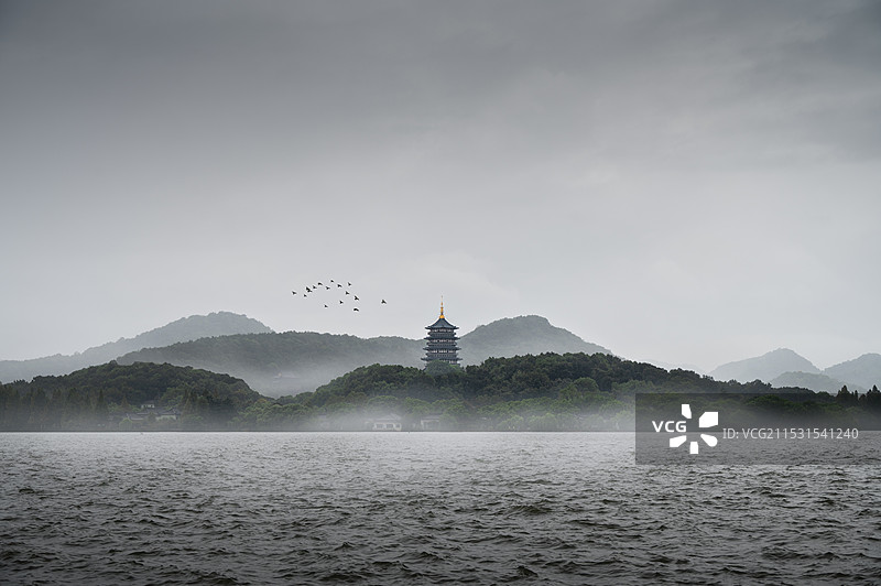 雾雨西湖图片素材