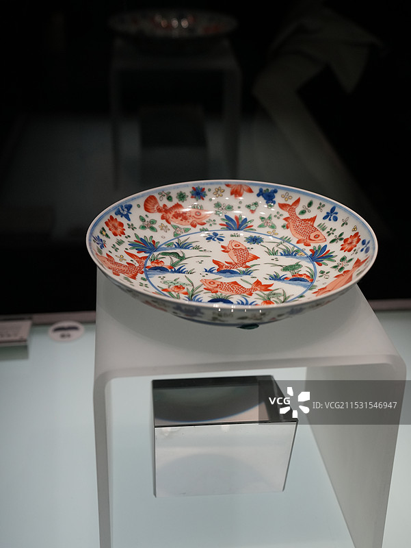 景德镇中国陶瓷博物馆里的瓷器和泥塑图片素材