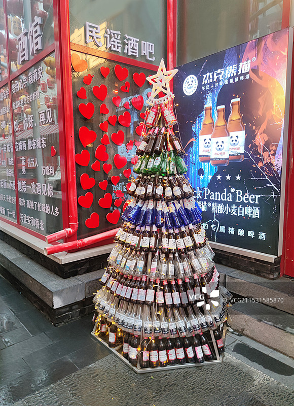 酒吧外观 酒瓶堆塔图片素材