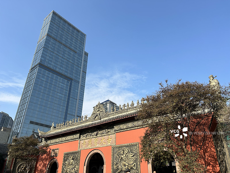 四川成都春熙路古典与现代并存图片素材