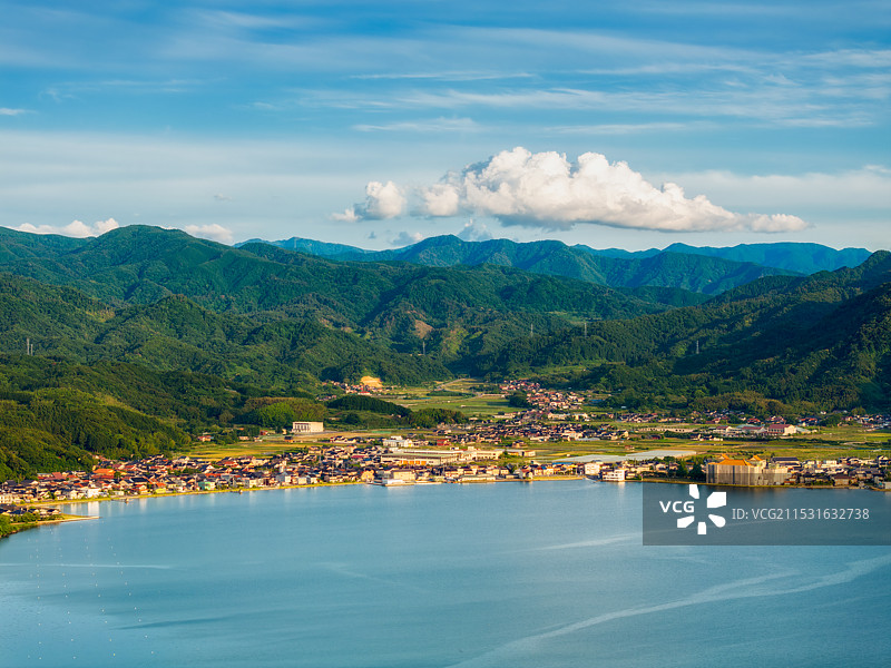 霓虹国，日本本州，中国地区，汤梨滨町，东乡湖，東鄉池，东乡温泉，山阴八景，乡村风格，夏季，清晨，航拍图片素材