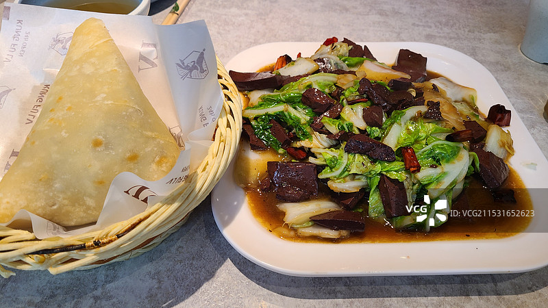 美食，炒驴血和驴肉卷饼图片素材