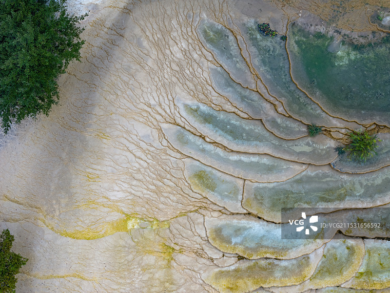 云南香格里拉虎跳峡白水台盐湖瑶池高空航拍图片素材